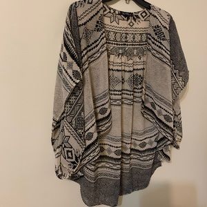 VELVET HEART Kimono Style opened front Top size Medium